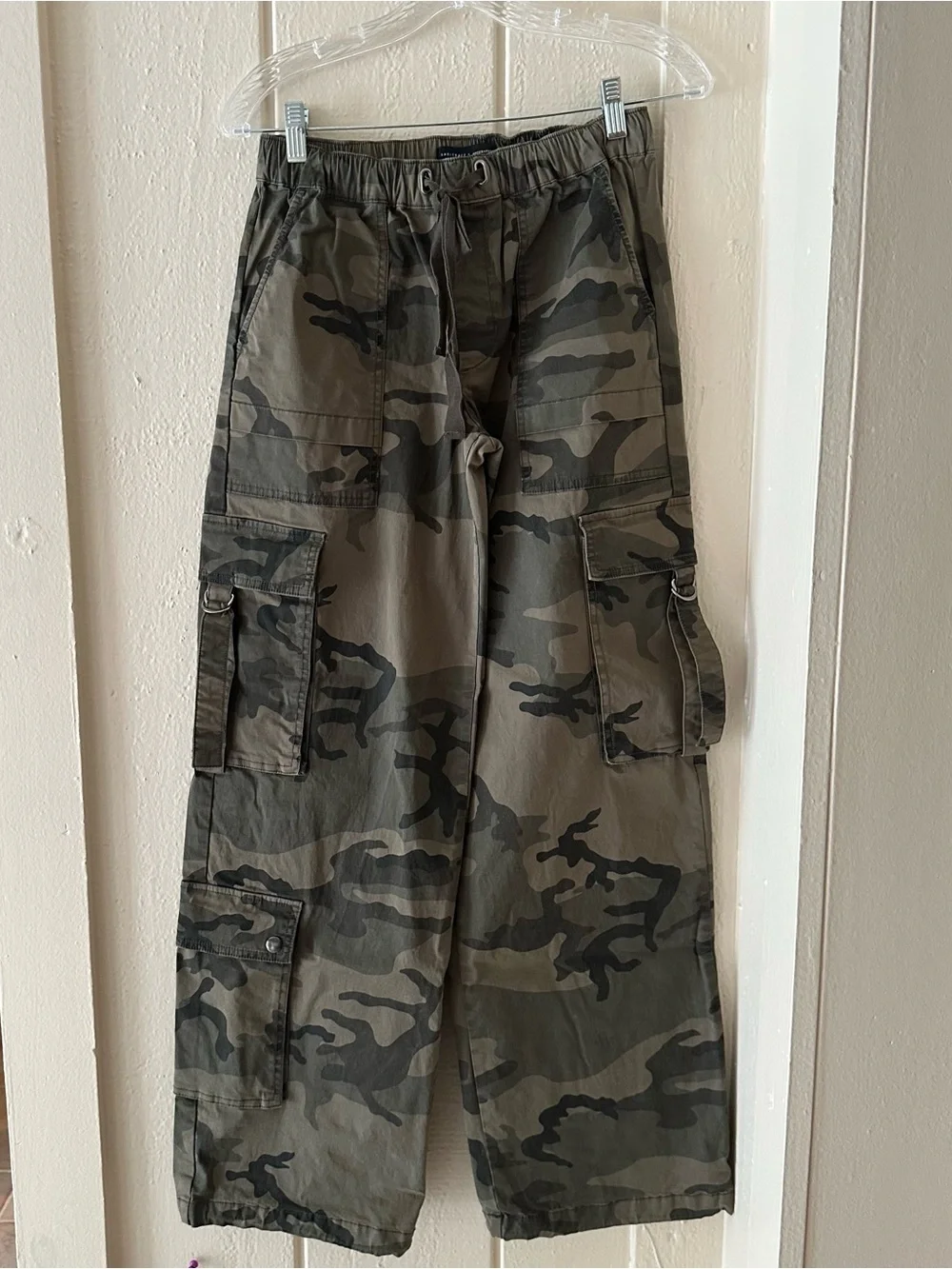 EXCELLENT SANCTUARY/ANTHROPOLOGIE CAMO PULL ON CARGO PANTS WOW XS - Picture 1 of 3